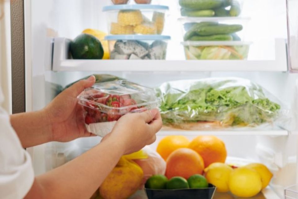 Khay nước phía sau tủ lạnh có tác dụng gì 9