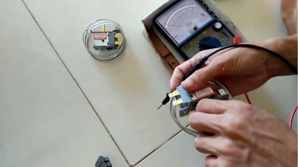 Kiểm tra xem có dấu hiệu hỏng hóc nào trên bóng đèn cảm biến không