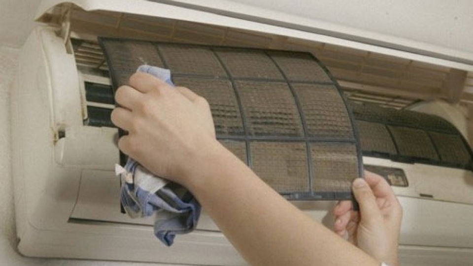 Bảo dưỡng và vệ sinh không đúng cách