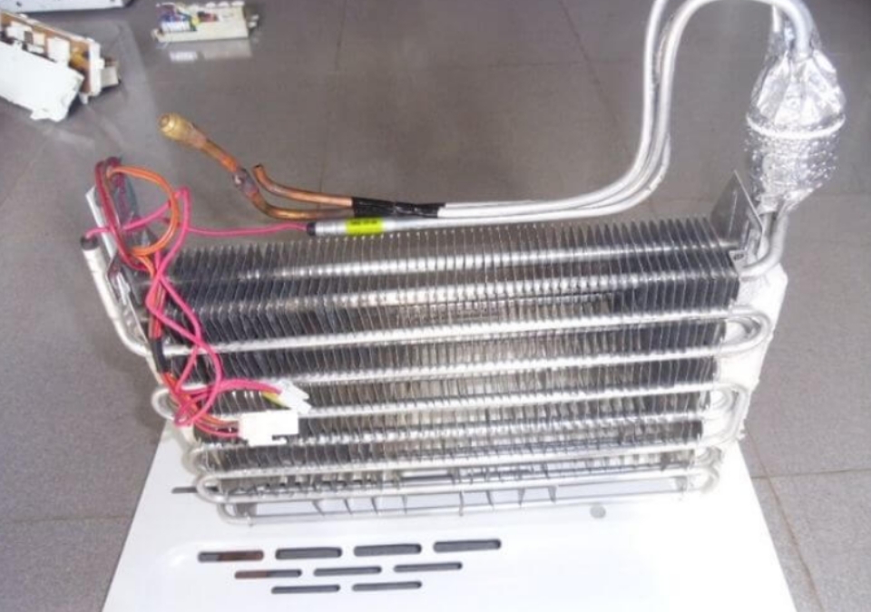 Một số bộ phận tủ lạnh bị hỏng cũng là nguyên nhân khiến tủ lạnh có mùi
