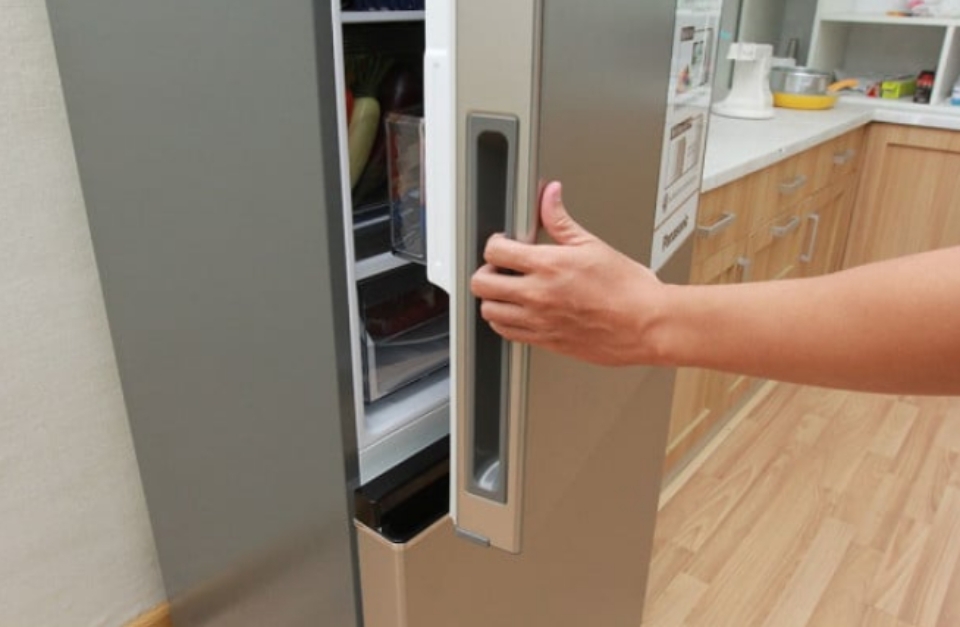 Thường xuyên quên hoặc không đóng cửa tủ lạnh