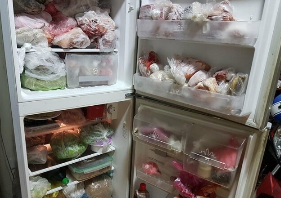 Cố tình bỏ quá nhiều thức ăn trong tủ lạnh