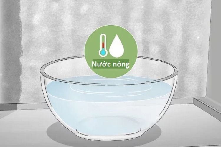 Làm tuyết tủ đông tan nhanh bằng nước nóng