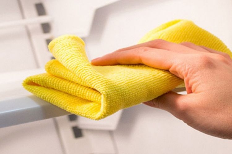 Lau khô tủ trước khi sử dụng trở lại