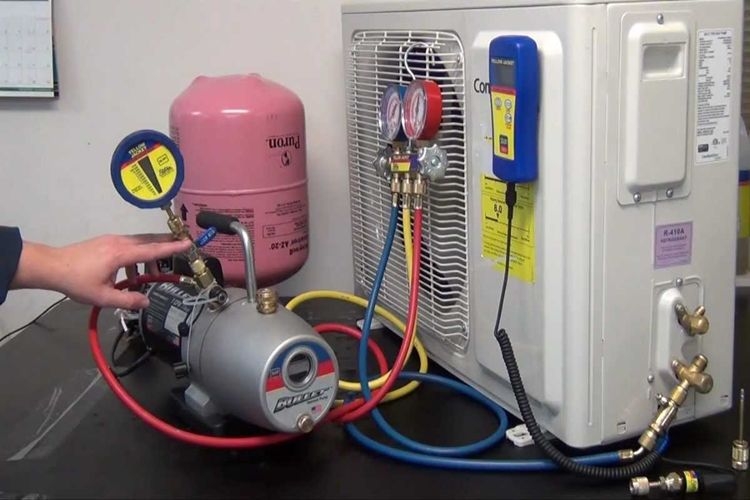 Nên kiểm tra và thay gas máy lạnh định kỳ