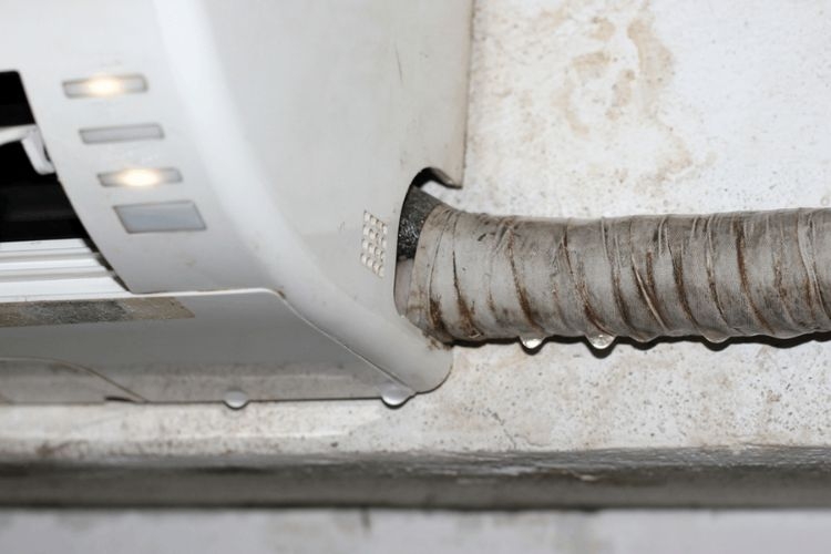 Máy lạnh bị chảy nước là tình trạng rất thường gặp