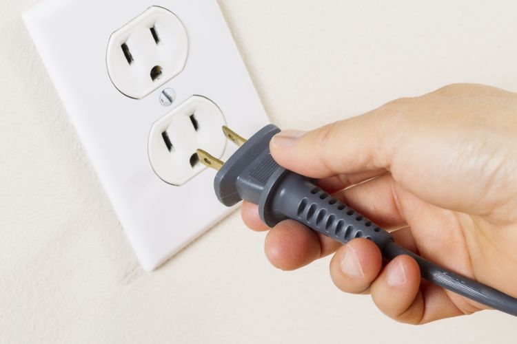 Máy lạnh không chạy do nguồn điện