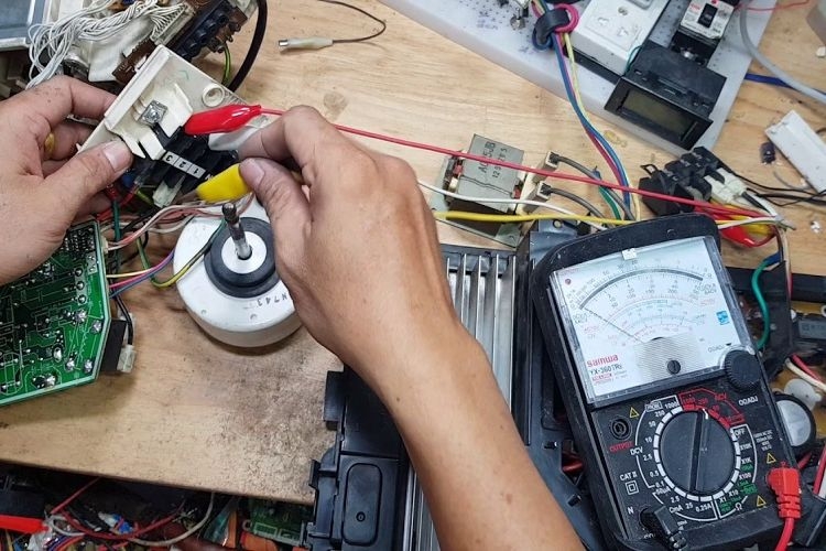 Biện pháp khắc phục máy lạnh không lên do động cơ bên trong