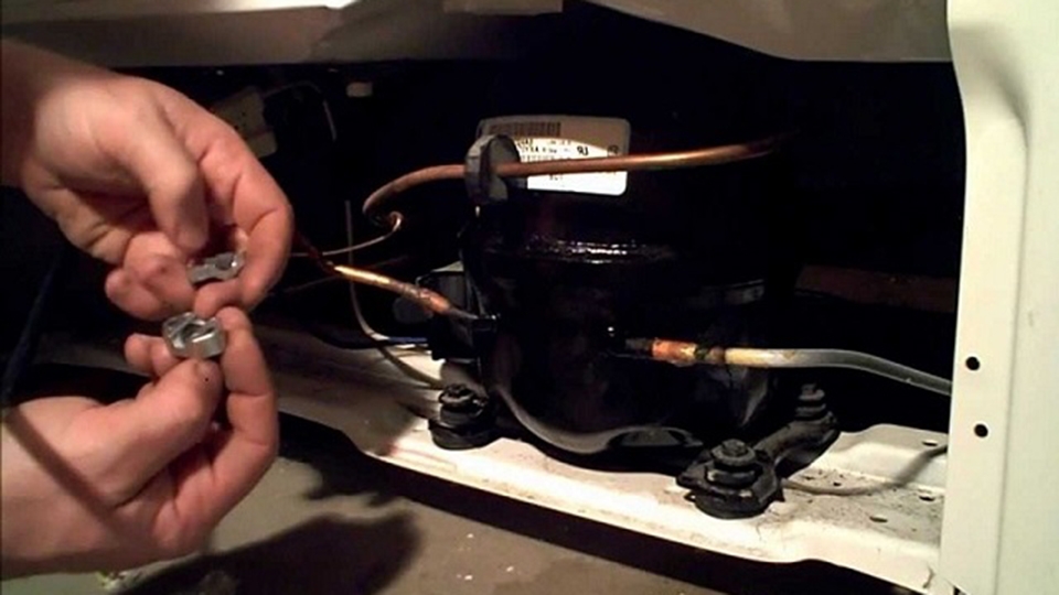 Cẩn thận khi tháo bỏ đi block cũ