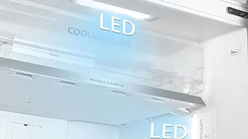 đèn led được tích hợp cho cả ngăn đông