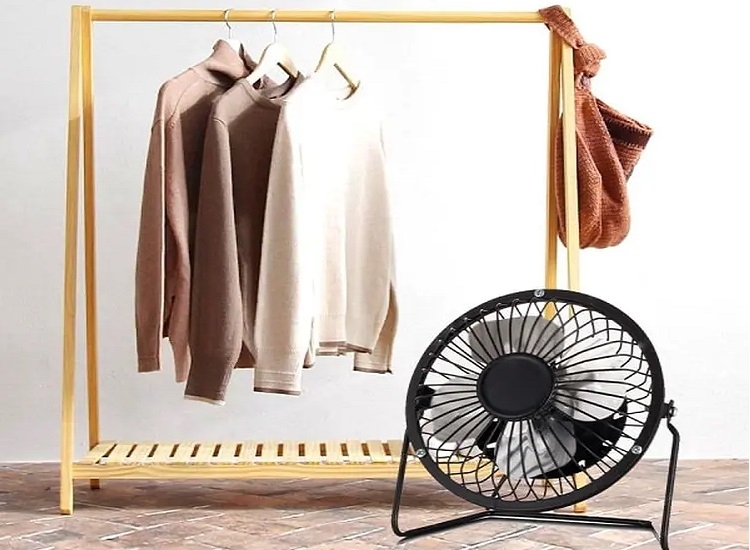 Bật thêm quạt để quần áo nhanh khô