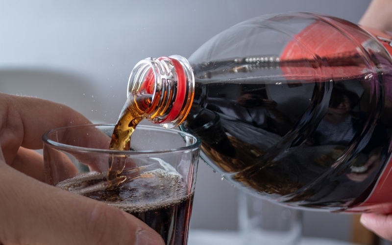Làm sạch bằng coca và rượu