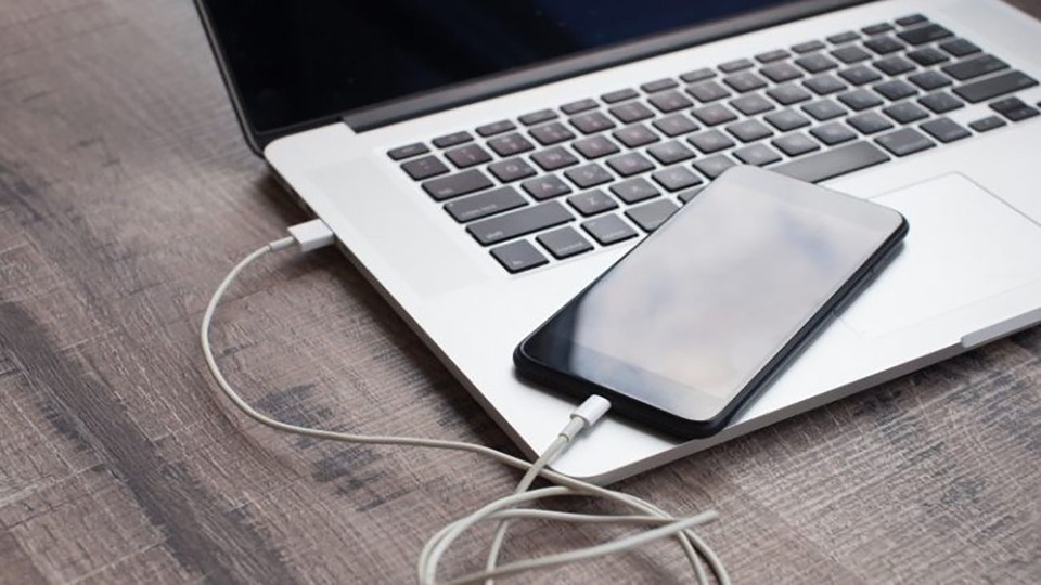 Kết nối điện thoại iphone với máy tính