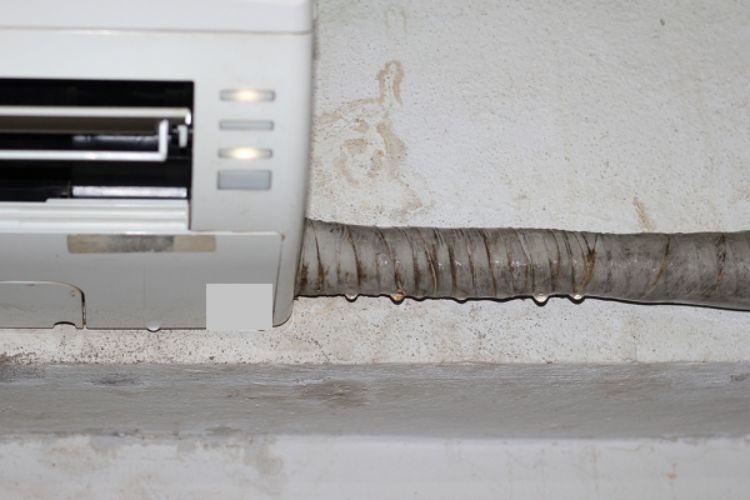 Máy lạnh Toshiba chớp đèn xanh do hết gas làm lạnh