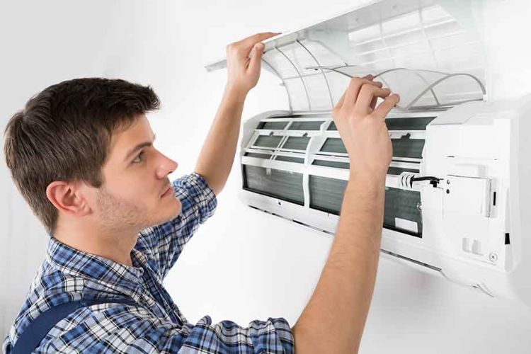 Vệ sinh máy lạnh Toshiba báo lỗi đèn