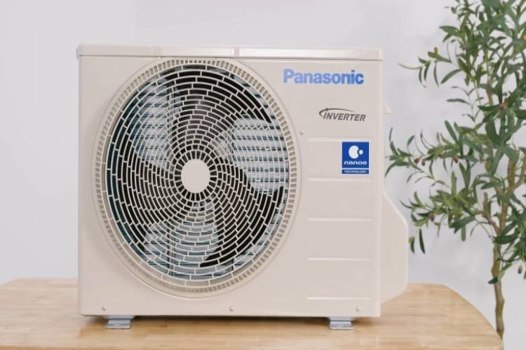 Dàn nóng của máy lạnh Panasonic chuẩn PU có thiết kế nhỏ gọn, chắc chắn