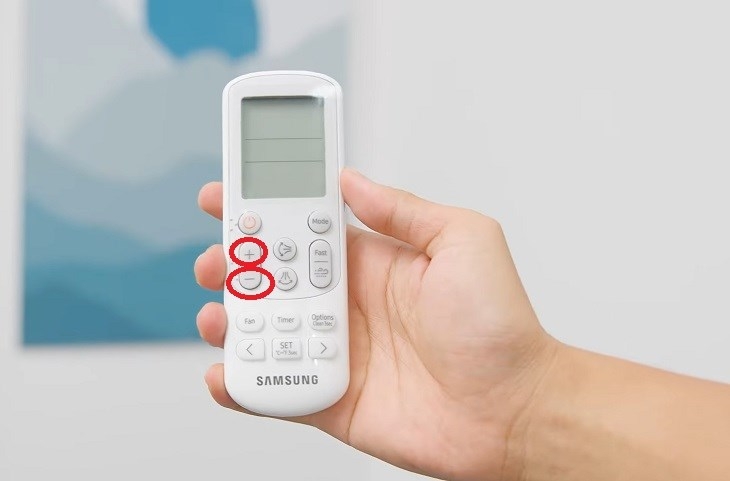 Nhấn đồng thời 2 nút Cộng (+) và Trừ (-) trên điều khiển để mở khóa điều hòa Samsung