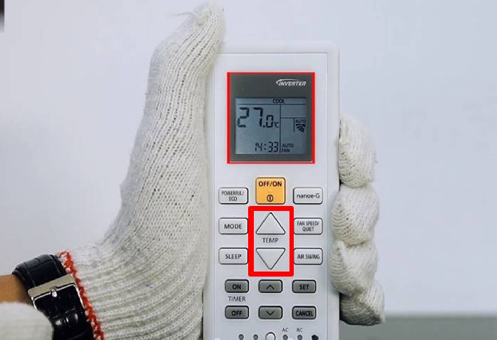 Nhấn nút Lên và Xuống cùng một lúc để mở khóa cho điều khiển điều hòa Panasonic