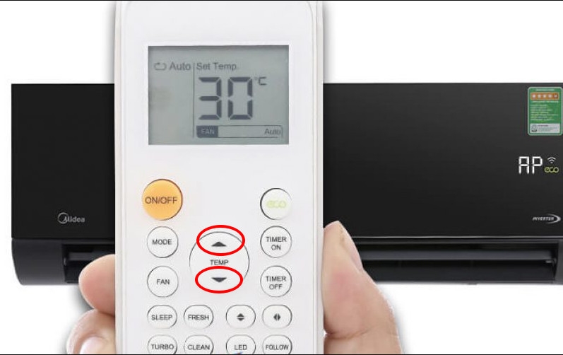 Nhấn cùng lúc 2 nút Lên và Xuống để mở điều khiển điều hòa Midea khi bị khóa