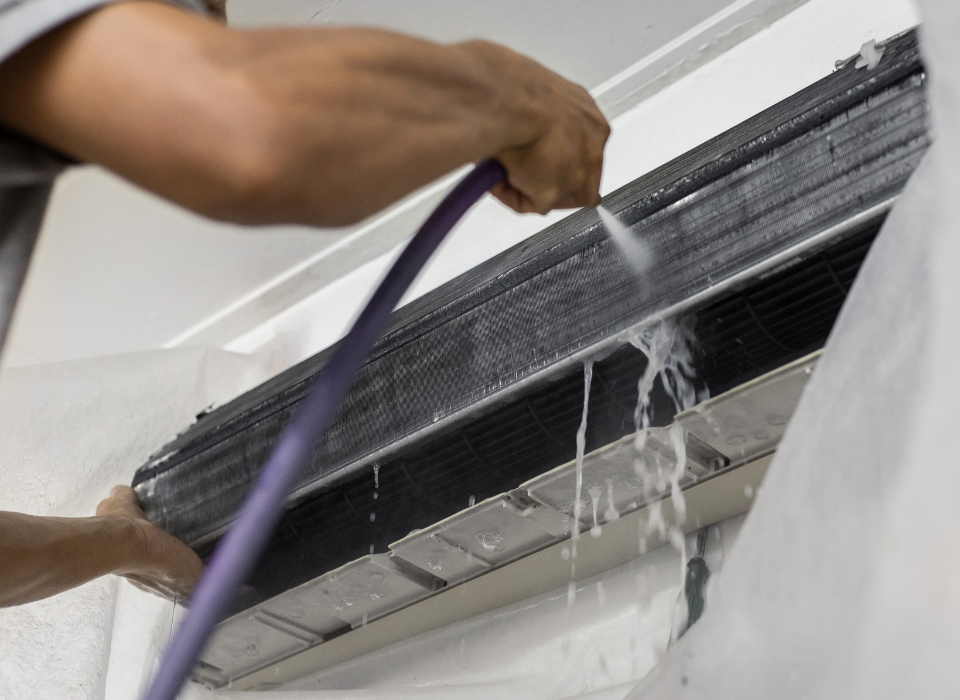 Do máy lạnh quá bẩn