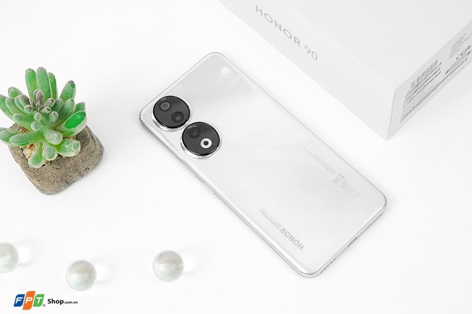 HONOR 90