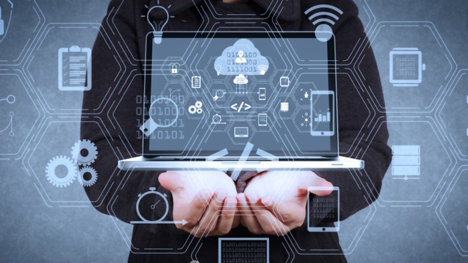 Khi sử dụng stress testing để kiểm thử, sẽ có một vài kịch bản hoạt động được giả định ra để tăng lưu lượng truy cập đồng thời trong một thời gian ngắn, số lượng người sử dụng phần mềm trong cùng thời điểm, lượng yêu cầu của người dùng cùng một lúc hoặc tải lên cơ sở dữ liệu