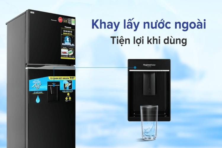 Khay lấy nước ngoài cửa tủ cực kỳ tiện lợi khi dùng