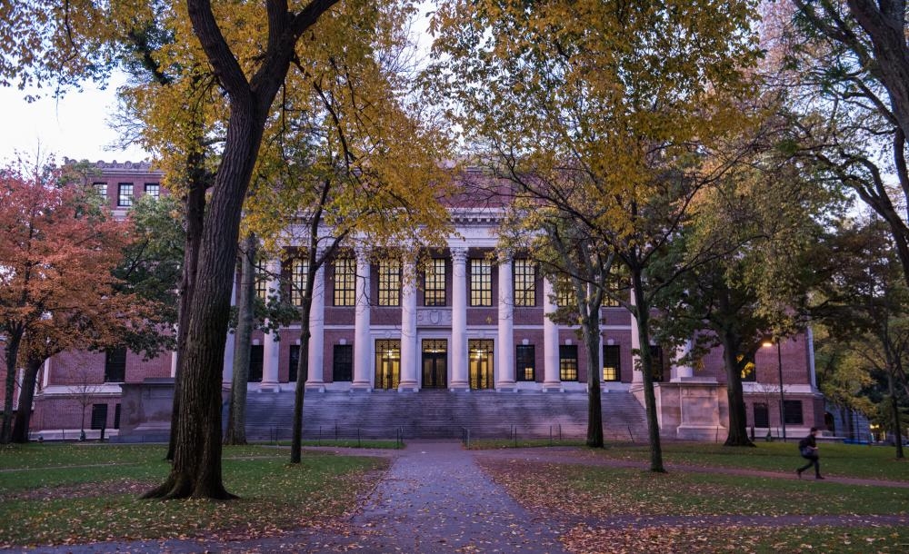 Thư viện Widener tại Harvard, nơi được cho là còn lưu giữ một bản sách Necronomicon