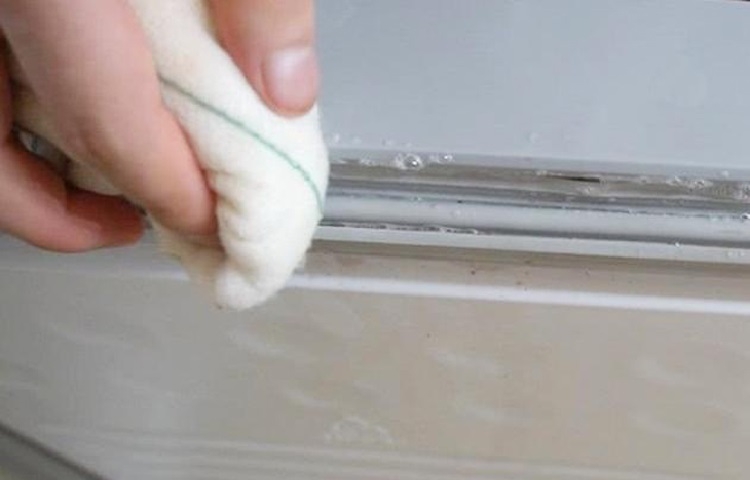 Vệ sinh tủ đông thường xuyên