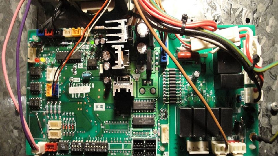 Board mạch của dàn nóng xảy ra vấn đề