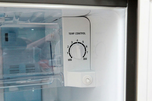 Cách sử dụng tủ lạnh Panasonic có núm vặn
