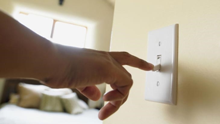 Ngắt nguồn điện máy lạnh