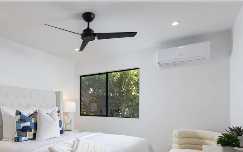 Có nên bật thêm quạt máy khi đang dùng điều hòa