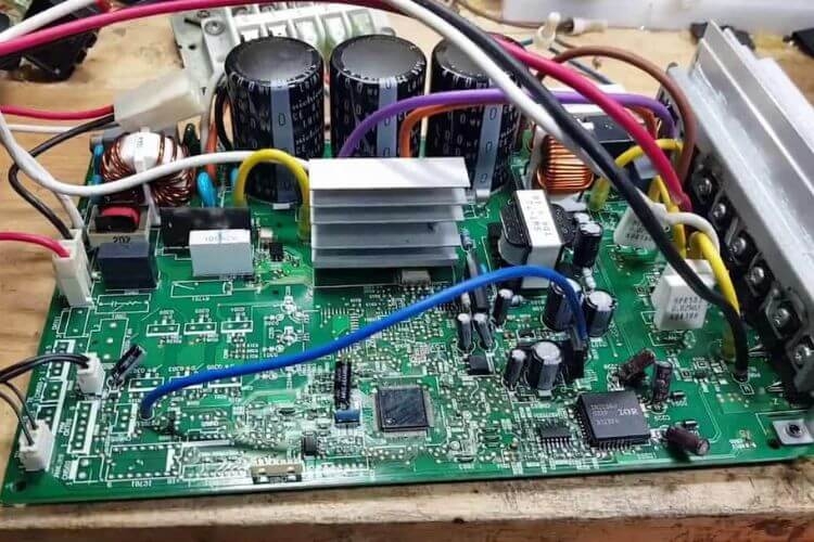 Bo mạch bị hỏng gây ra lỗi P0 trên máy lạnh Casper