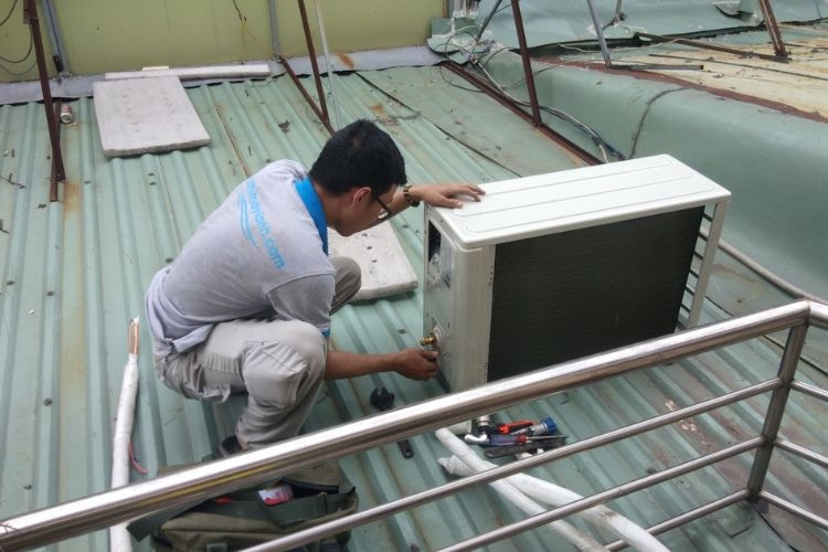 Kiểm tra quạt dàn nóng trên máy lạnh Casper