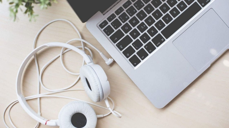 Kiểm tra âm lượng hoặc bản quyền âm thanh của web/video nếu tai nghe và loa bị mất âm thanh