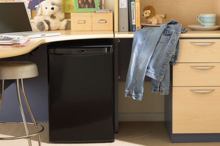 Chọn mua tủ lạnh cỡ nhỏ theo diện tích phòng ở, không gian làm việc