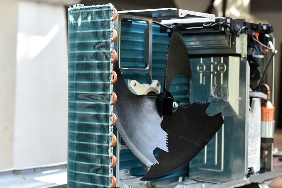 Máy lạnh bị xì dàn nóng/dàn lạnh.