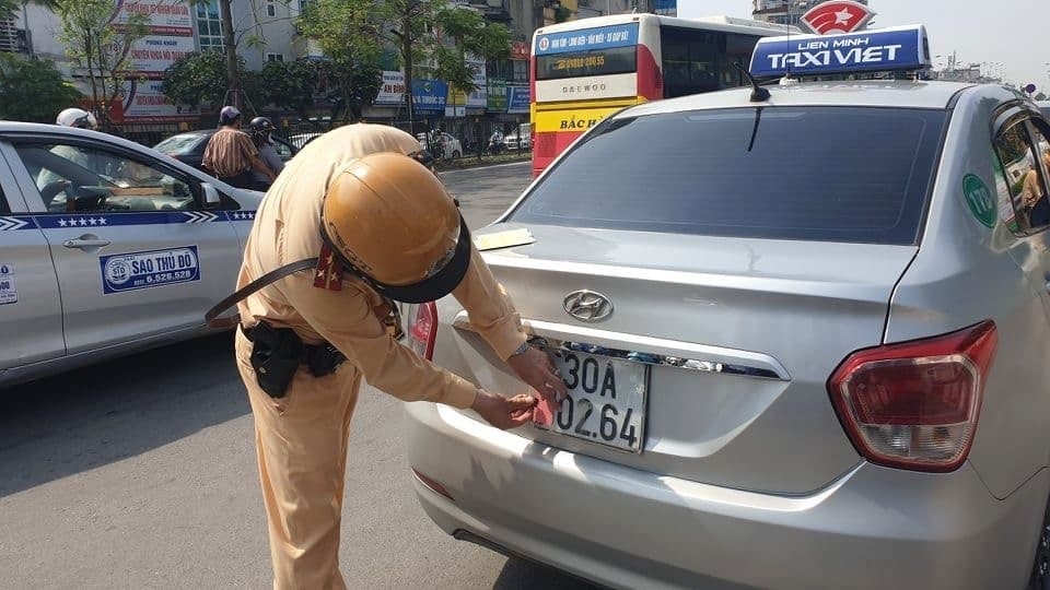 Các mức phạt hiện hành khi sử dụng biển số xe giả