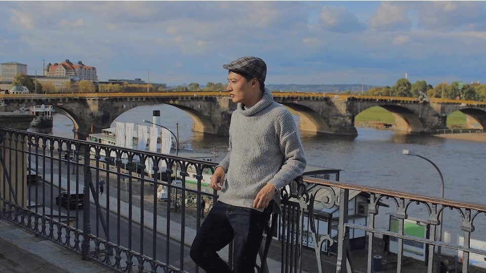 Cách tạo dáng chụp với lan can