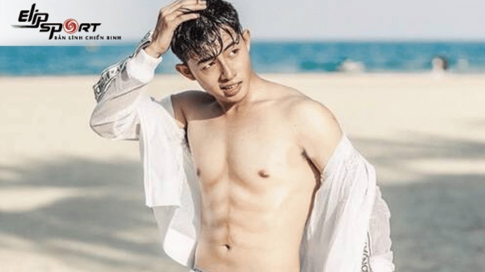 Cách tạo dáng vuốt tóc khi chụp ảnh