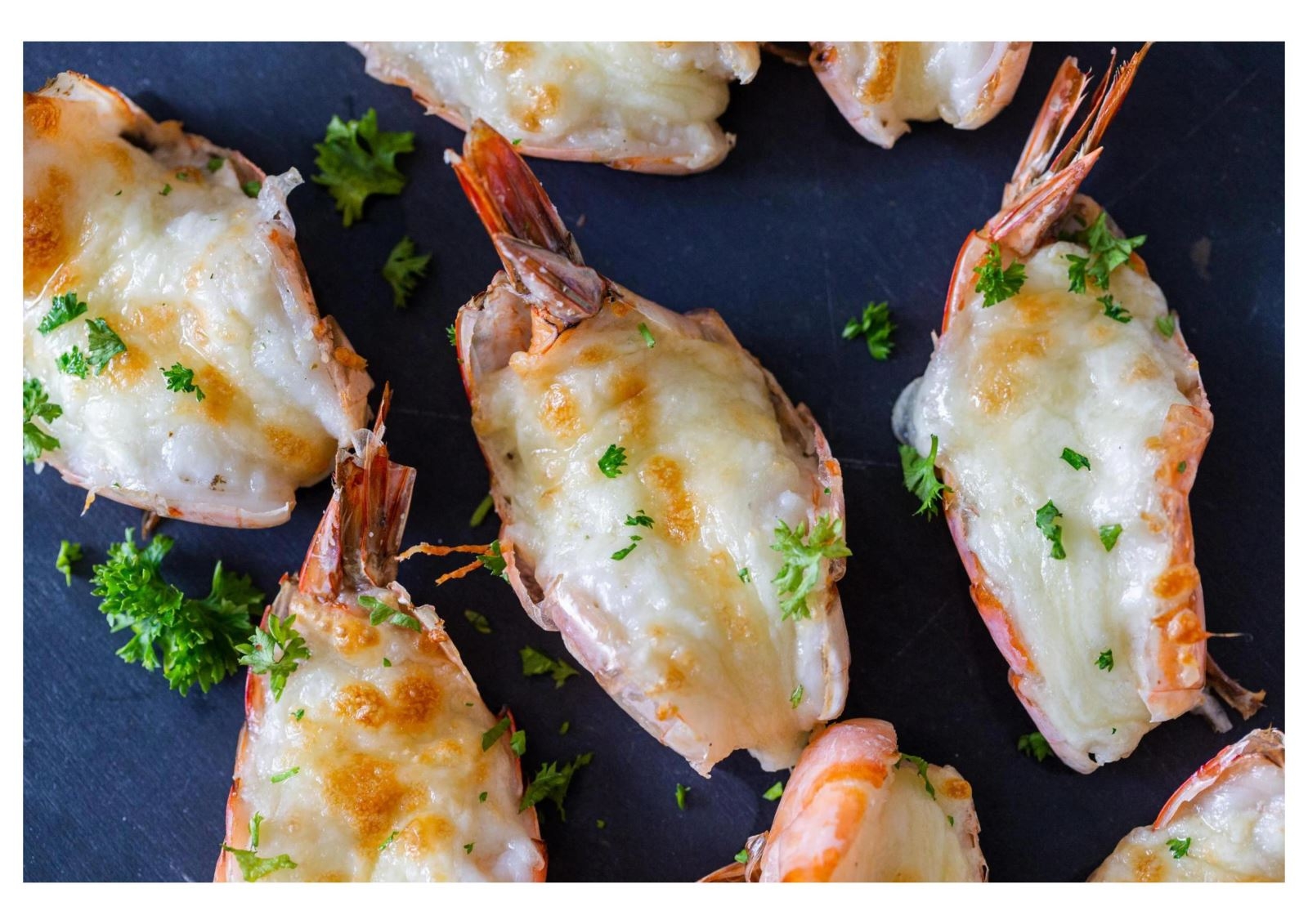 Cầm ngay một con tôm phô mai khi còn nóng lên và thưởng thức ngay nào!