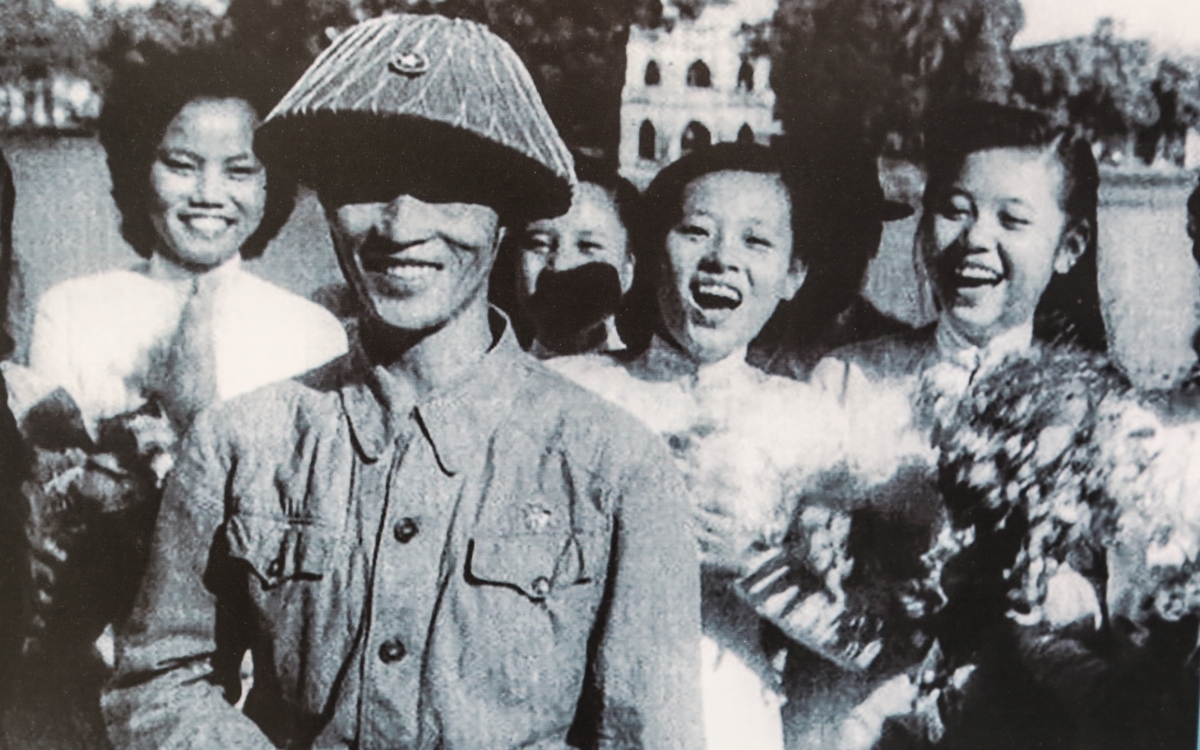 Những bài thơ hào hùng về Ngày Giải phóng Thủ đô