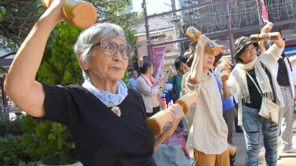 Về dân số