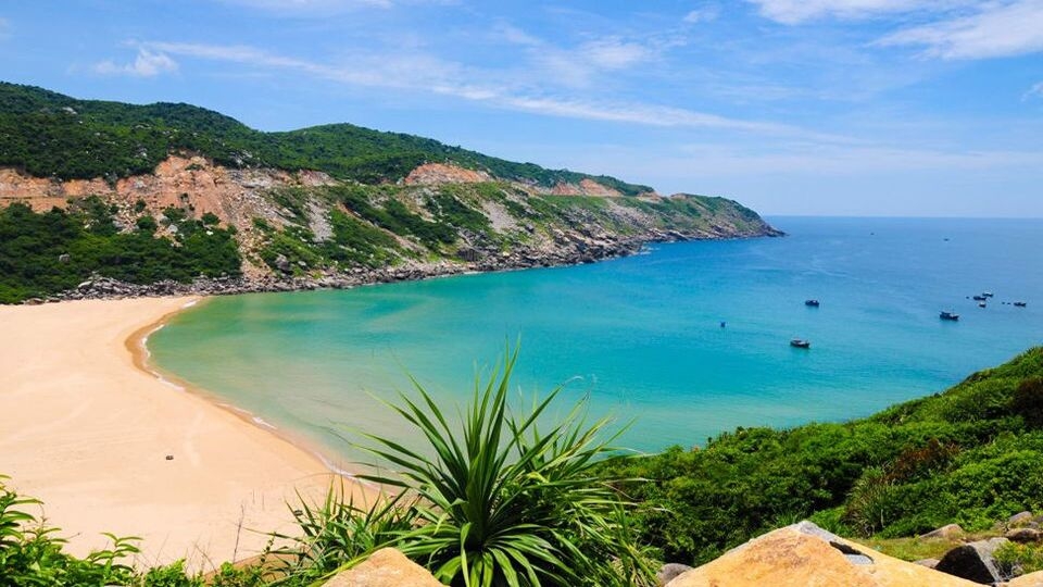 Cảnh sắc tuyệt đẹp của biển Bãi Môn Phú Yên