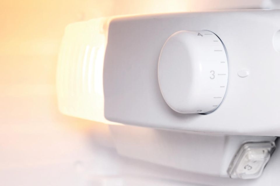 Đèn tủ mát sáng nhưng tủ không hoạt động