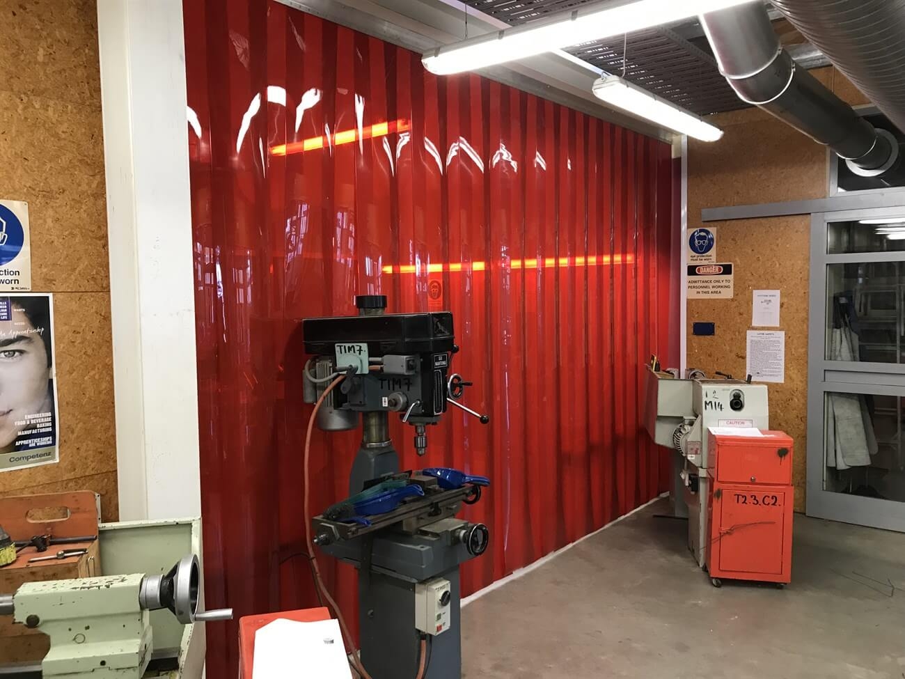 Rèm nhựa PVC là gì? Công dụng và phân loại từng loại rèm PVC 7