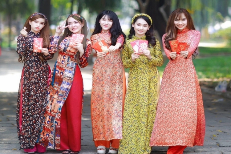 Cách tạo dáng chụp ảnh áo dài cực xinh cho nàng đẹp lung linh - Hình 13