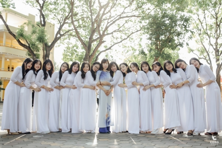Cách tạo dáng chụp ảnh áo dài cực xinh cho nàng đẹp lung linh - Hình 15