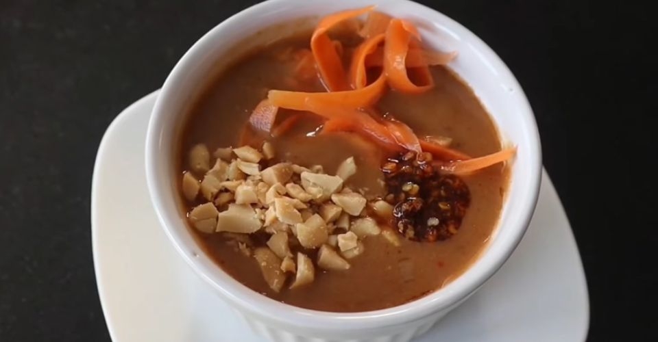 Hướng dẫn cách làm nước chấm từ nước cốt dừa và bơ đậu phộng